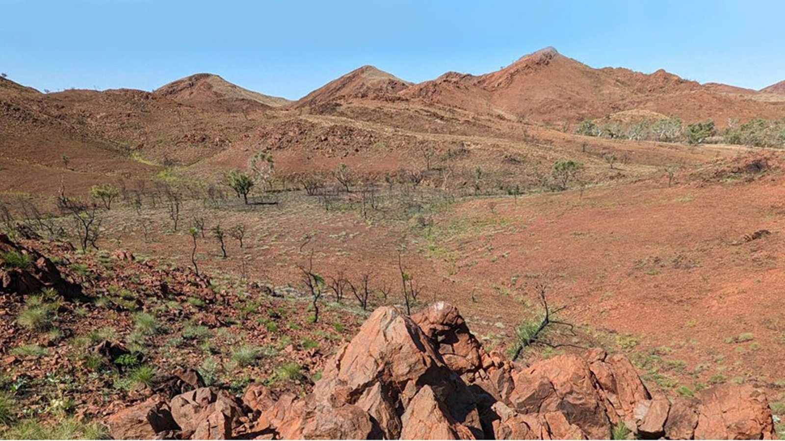 Unter dieser Senke in Westaustralien verbirgt sich der älteste bekannte Einschlagskrater der Erde. Er entstand vor 3,47 Milliarden Jahren.Foto: © Curtin University Unter dieser Senke in Westaustralien verbirgt sich der älteste bekannte Einschlagskrater der Erde. Er entstand vor 3,47 Milliarden Jahren.Foto: © Curtin University