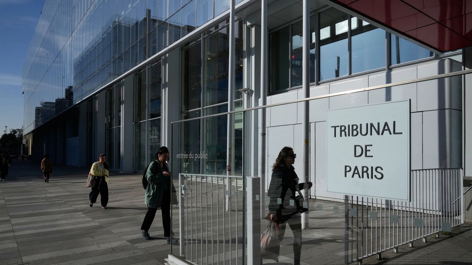 Musk und Yaccarino sind nicht zu einer Vorladung der Pariser Staatsanwaltschaft erschienen.Foto: Michel Euler/AP/dpa