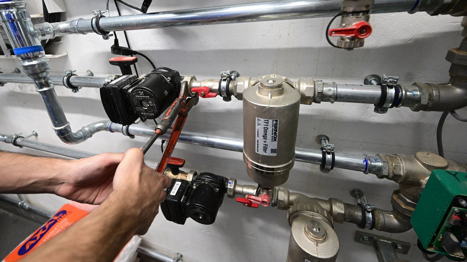 Die Wärmepumpe werde laut Wirtschaftsministerin Reiche in den allermeisten Gebäuden die Leittechnologie sein, weil sie eine wirtschaftlich vernünftige Lösung sei.Foto: Bernd Weißbrod/dpa Die Wärmepumpe werde laut Wirtschaftsministerin Reiche in den allermeisten Gebäuden die Leittechnologie sein, weil sie eine wirtschaftlich vernünftige Lösung sei.Foto: Bernd Weißbrod/dpa