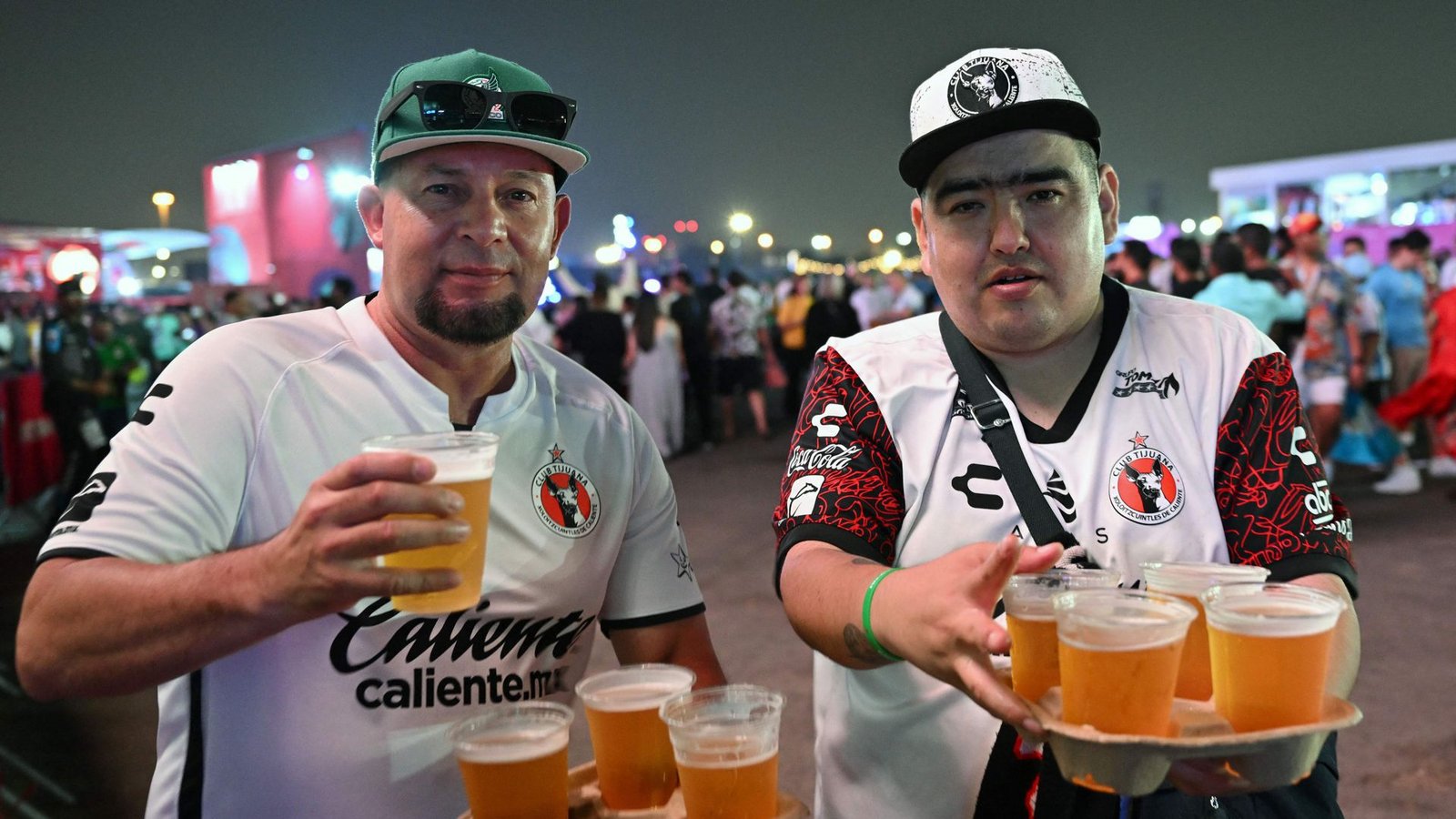 Bier gibt es für Fans bei der WM in Katar schon zu trinken – allerdings nur in abgegrenzten Bereichen und nicht in den Stadien.Foto: AFP