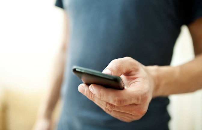 In diesem Artikel erfahren Sie, wo Sie auf dem Handy die Bildschirmzeit finden und kontrollieren können (Samsung & iPhone).<span class='image-autor'>Foto: Kostenko Maxim / Shutterstock.com</span>