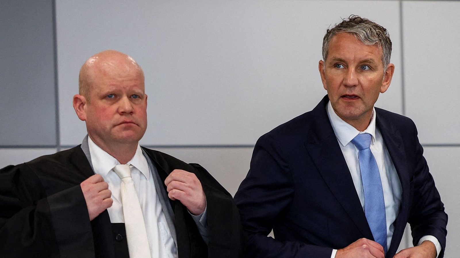 Björn Höcke (rechts) mit einem seiner Verteidiger, Ulrich Vosgerau.Foto: AFP/Ebrahim Noroozi Björn Höcke (rechts) mit einem seiner Verteidiger, Ulrich Vosgerau.Foto: AFP/Ebrahim Noroozi