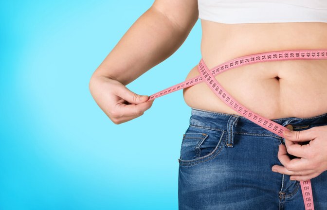 Erfahren Sie die 10 besten Tipps, wie man seinen dicken Bauch loswerden kann.<span class='image-autor'>Foto: Billion Photos / Shutterstock.com</span>