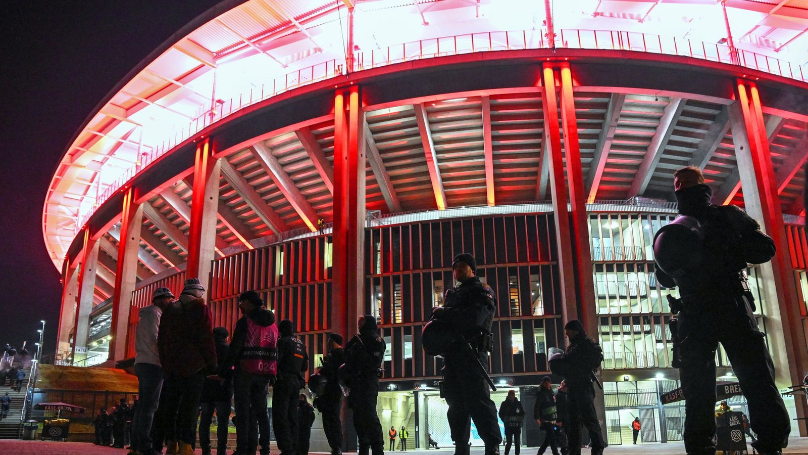 Wie sicher ist die Fußball-EM in Deutschland?Foto: dpa/Arne Dedert