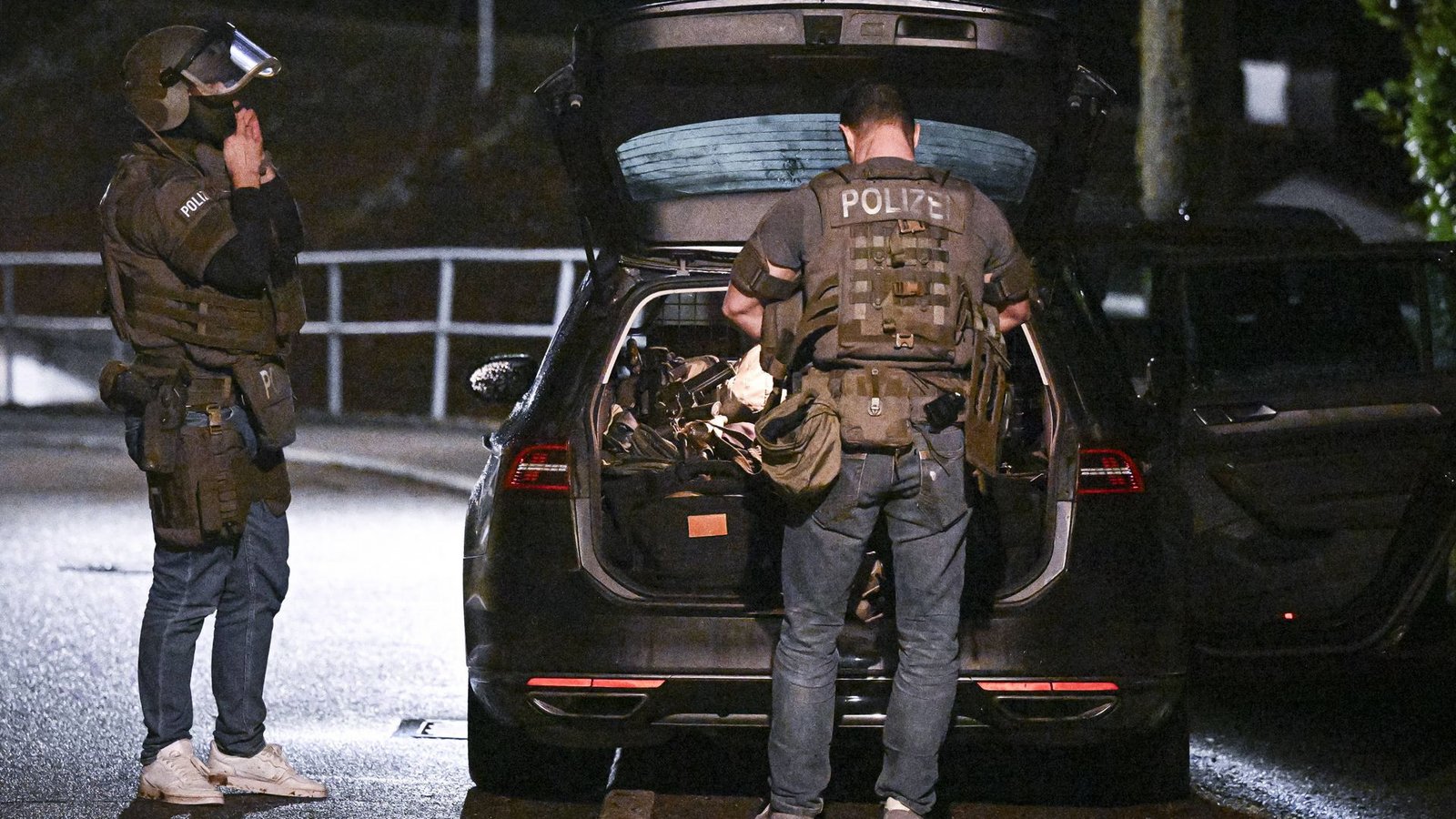 SEK-Beamte unterstützen die Polizei Aalen bei der Festnahme der Männer. (Symbolbild)Foto: imago//Markus Ulmer
