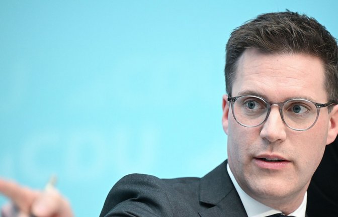CDU-Landeschef Manuel Hagel hat eine  hohe Meinung von Berlins Kultursenator Joe Chialo – die „Hofnarr“-Herabsetzung von Scholz nutzt er zur Gegenattacke.<span class='image-autor'>Foto: dpa/Bernd Weißbrod</span>