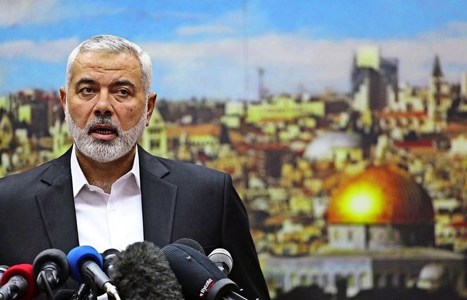 Ismail Hanija bei einem Fernsehinterview (Archivbild)<span class='image-autor'>Foto: dpa/Mohammed Asad</span>