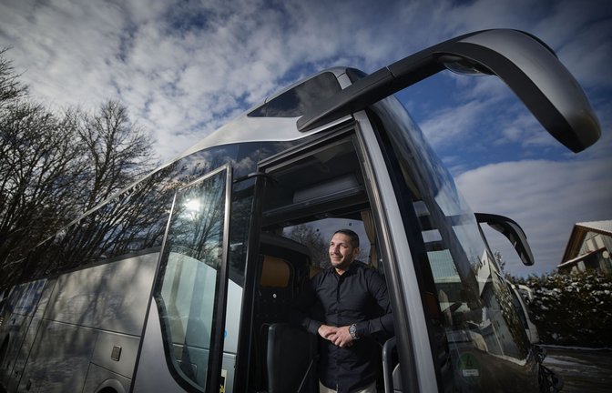 Im Bus fühlt er sich ganz zu Hause: Oft ist Markovic mit Reisegruppen tagelang in Europa unterwegs.<span class='image-autor'>Foto: /Gottfried Stoppel</span>