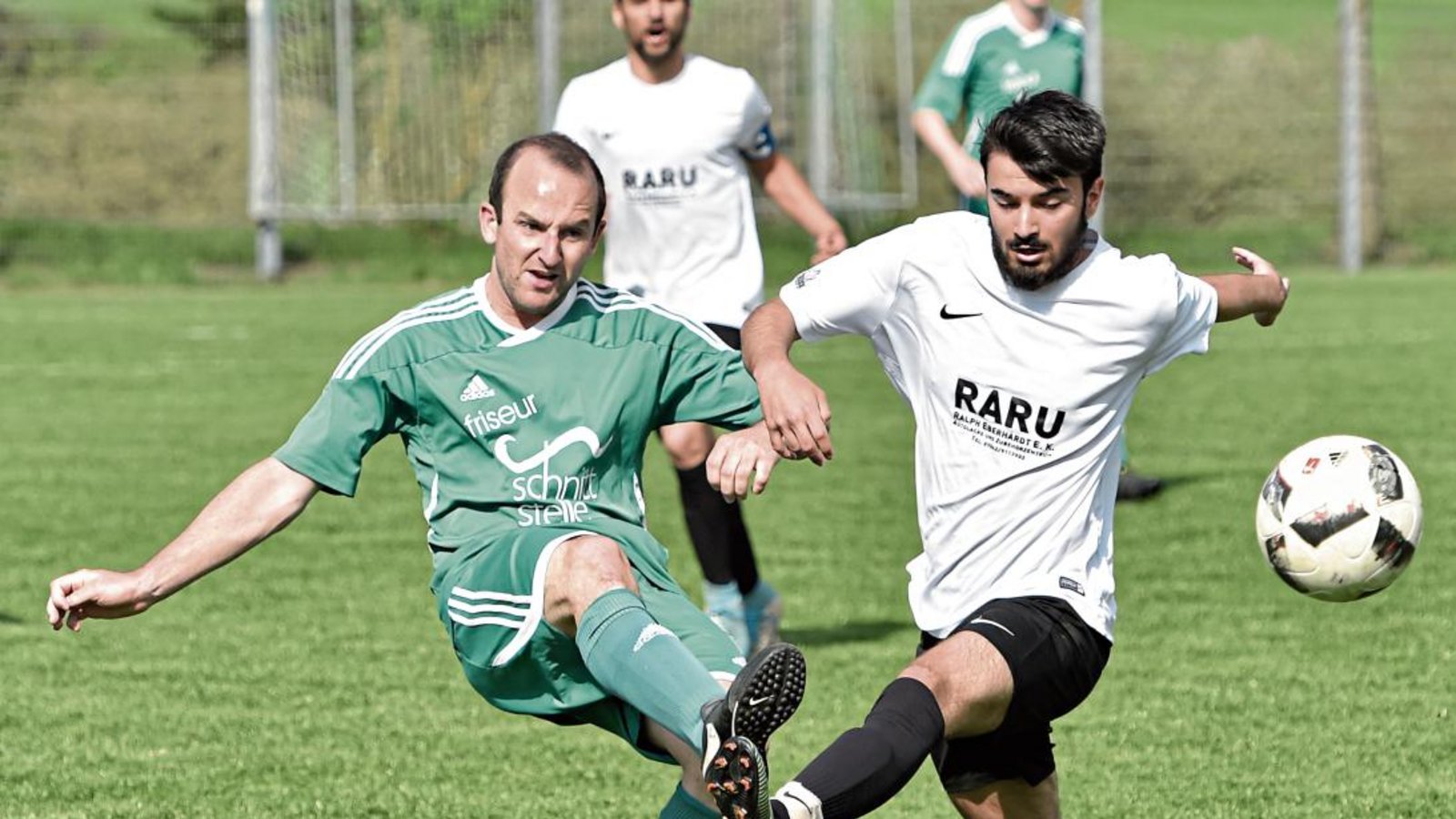 Marc Nowotny (links) ist so ein bisschen der Denker und Lenker in der Offensive des SV Iptingen. Foto: Leitner Marc Nowotny (links) ist so ein bisschen der Denker und Lenker in der Offensive des SV Iptingen. Foto: Leitner