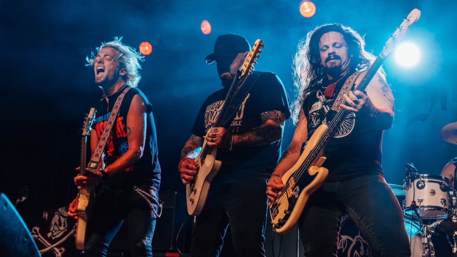 Mit harten Saiten und ganz viel Herz: die Musiker Ben Wells, Chris Robertson und Steve Jewell (von rechts) von Black Stone Cherry.Lichtgut/Christoph Schmidt
