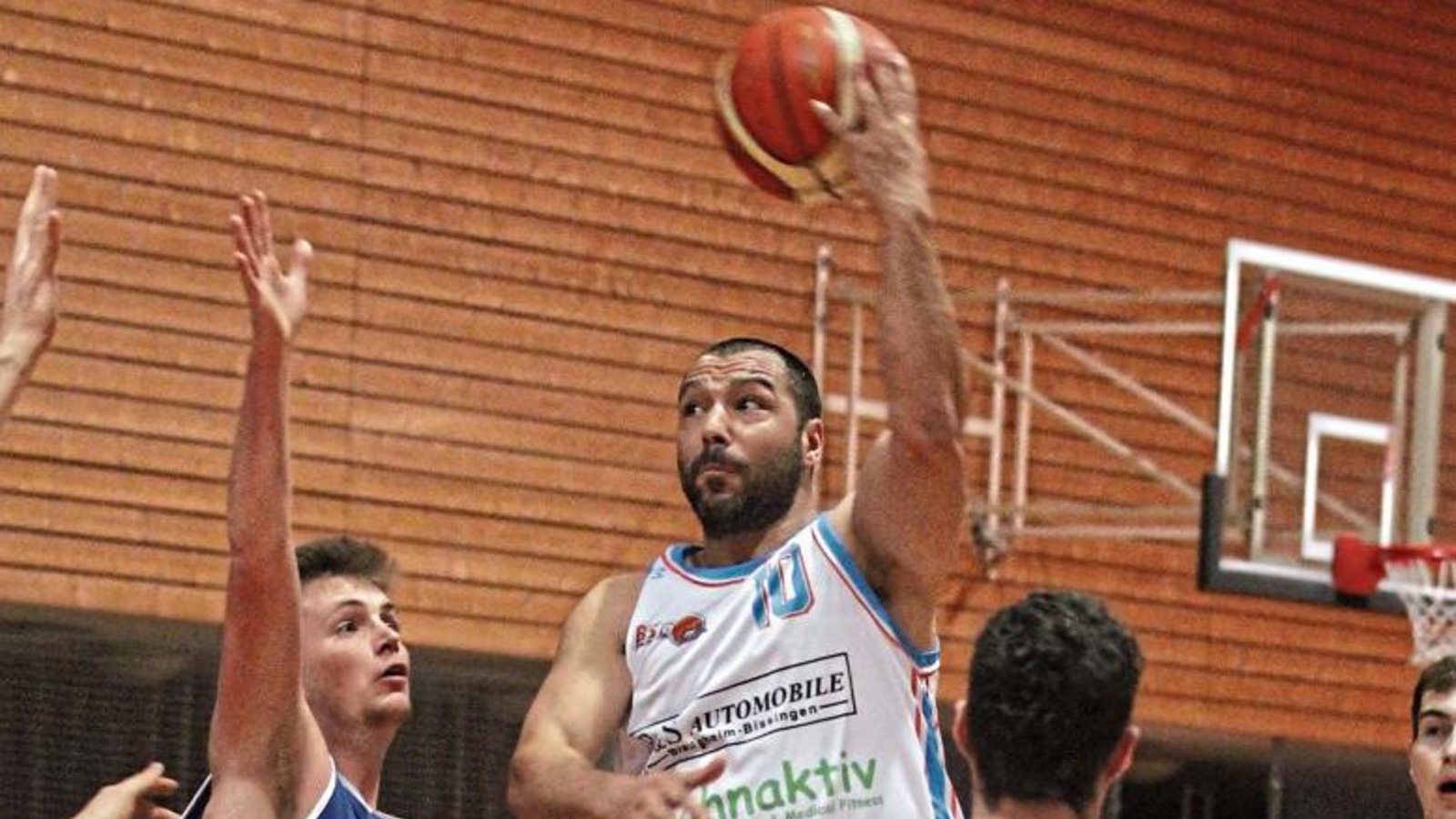 Themis Koupidis (Mitte) war in der sogenannten Crunchtime – in der Schlussphase, in der es darauf ankam – der entscheidende Mann bei der BSG Vaihingen/Sachsenheim. Foto: Archiv/Nachreiner Themis Koupidis (Mitte) war in der sogenannten Crunchtime – in der Schlussphase, in der es darauf ankam – der entscheidende Mann bei der BSG Vaihingen/Sachsenheim. Foto: Archiv/Nachreiner