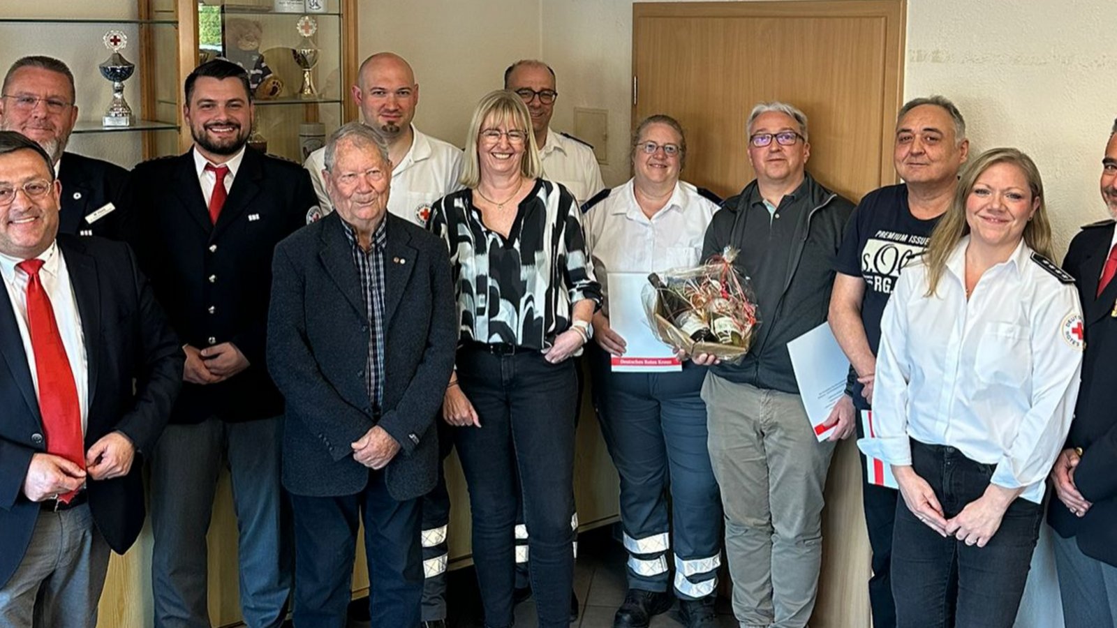 Mitgliederehrung: Der DRK-Vorstand dankt langjährigen Ehrenamtlichen für ihren Einsatz. Foto: p Mitgliederehrung: Der DRK-Vorstand dankt langjährigen Ehrenamtlichen für ihren Einsatz. Foto: p