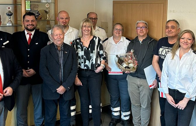 Mitgliederehrung: Der DRK-Vorstand dankt langjährigen Ehrenamtlichen für ihren Einsatz. <span class='image-autor'>Foto: p</span>