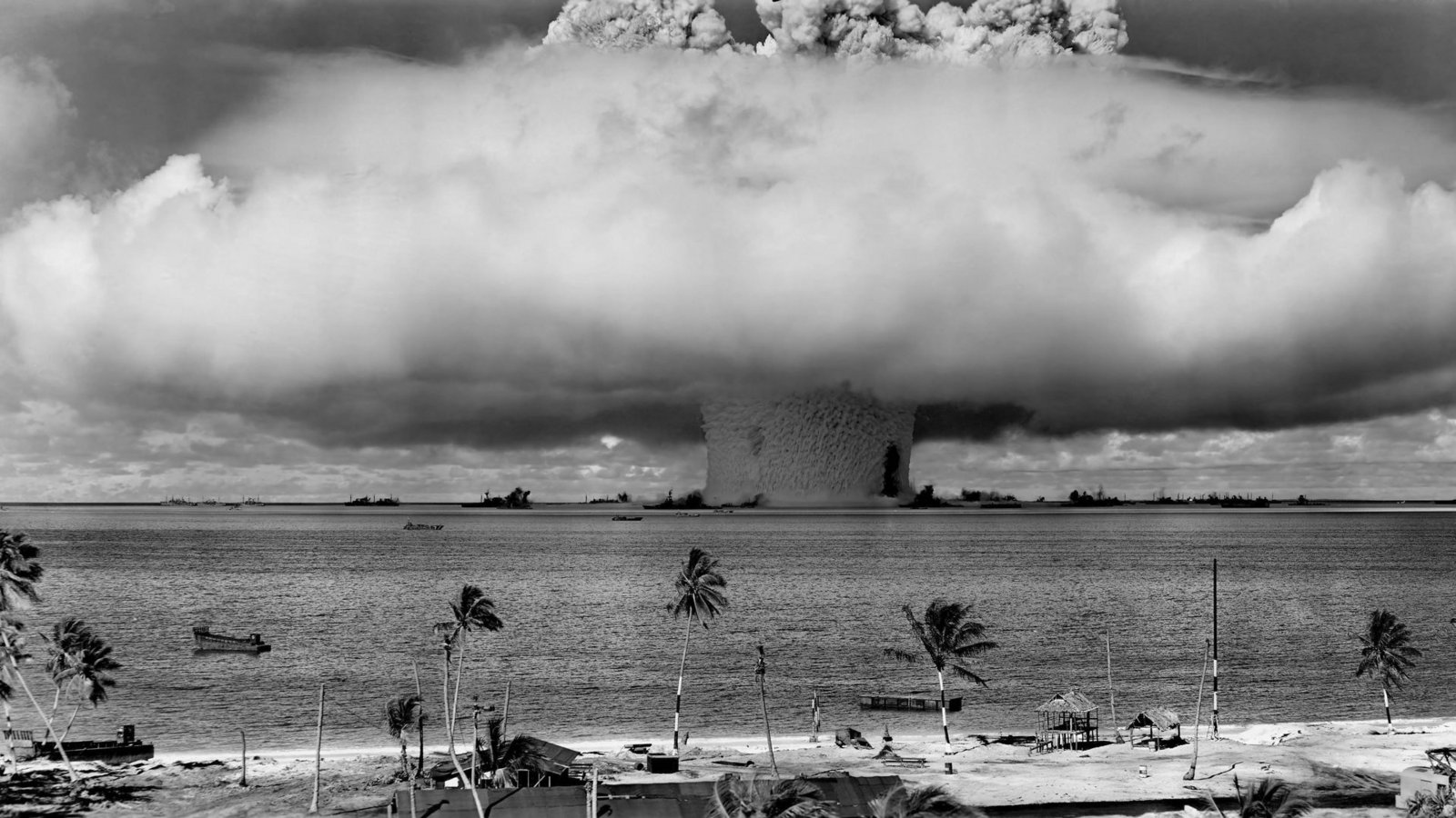 Zurück zu den Anfängen? - Atomwaffentest der USA im Bikini-Atoll 1946.Foto: imago/StockTrek Images Zurück zu den Anfängen? - Atomwaffentest der USA im Bikini-Atoll 1946.Foto: imago/StockTrek Images