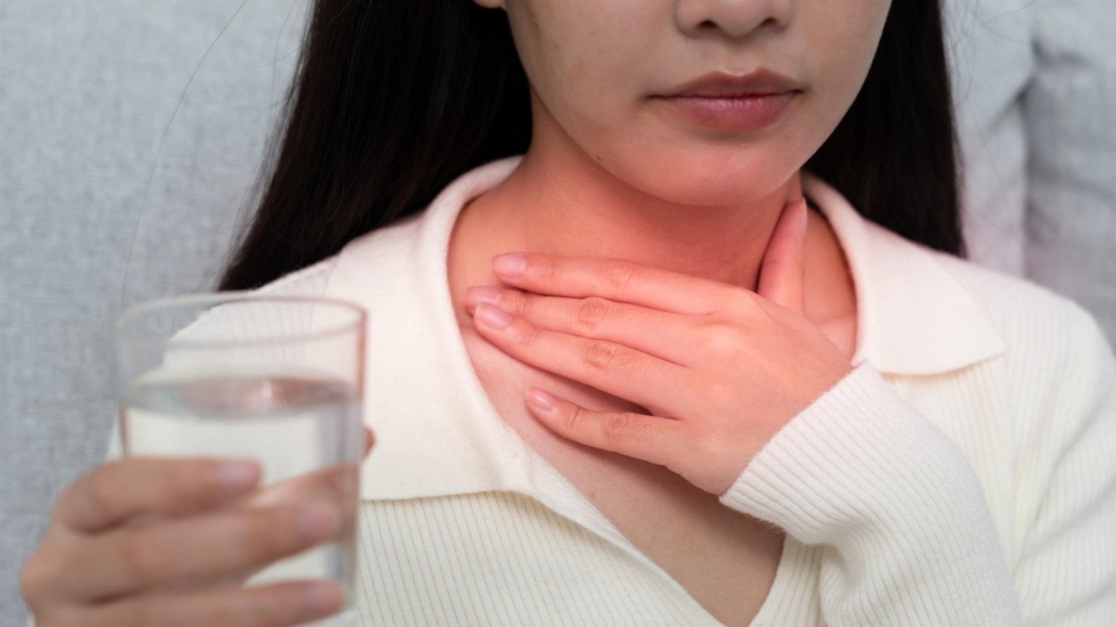 Ein stechendes Gefühl im Hals kann die Infektion verraten.Foto: shisu_ka / shutterstock.com Ein stechendes Gefühl im Hals kann die Infektion verraten.Foto: shisu_ka / shutterstock.com