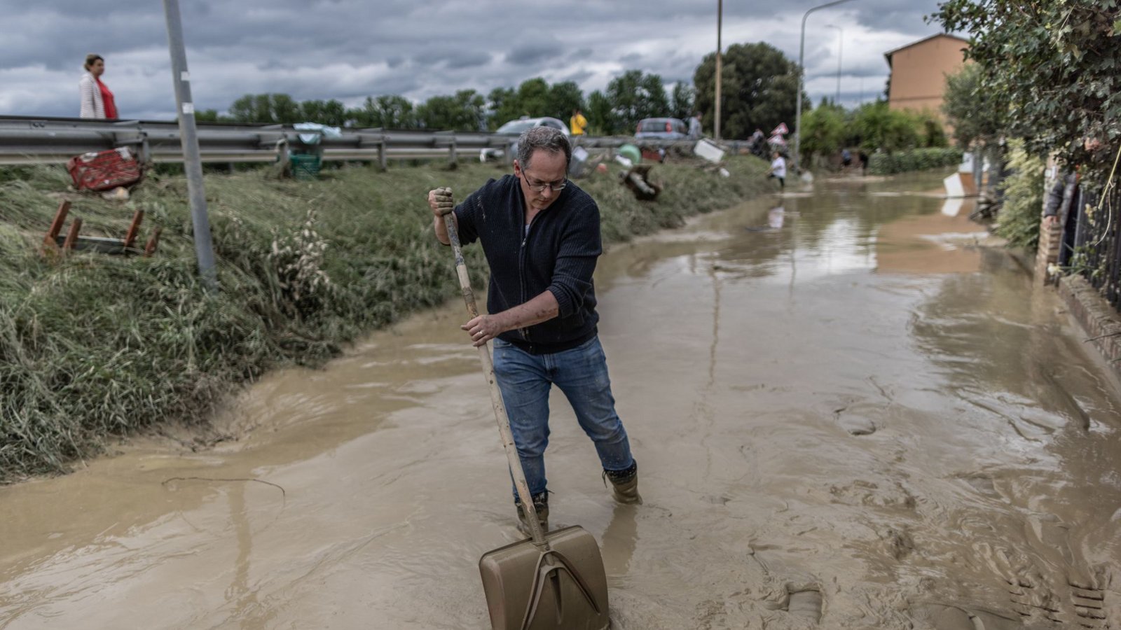 Faenza: Überall das gleiche Bild . . .Foto: Oliver Weiken/dpa/Oliver Weiken Faenza: Überall das gleiche Bild . . .Foto: Oliver Weiken/dpa/Oliver Weiken