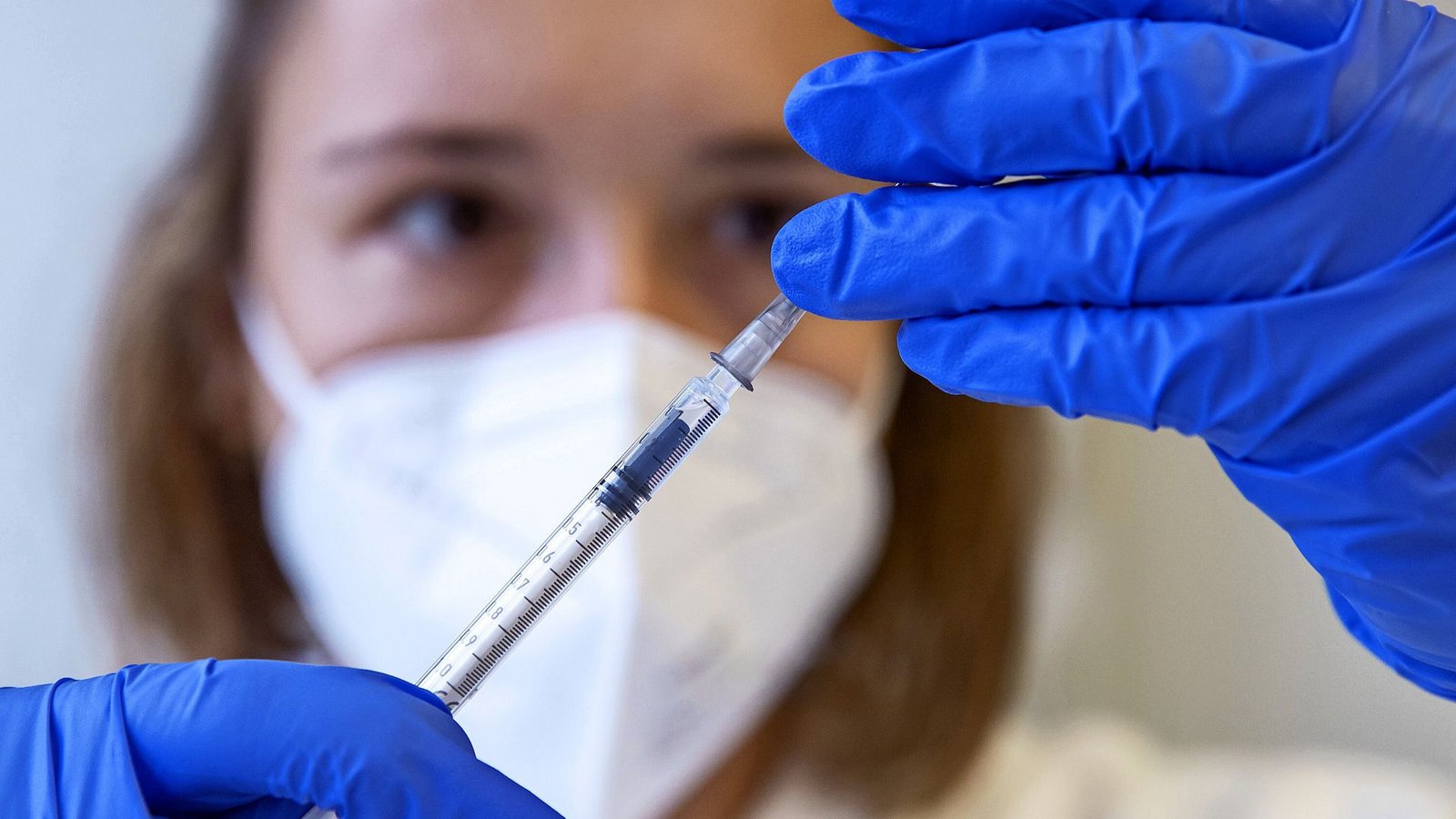 Zweite, dritte oder vierte Coronaimpfung? Weiterhin gilt die Impfquote in Deutschland als zu niedrig.Foto: dpa/Daniel Karmann Zweite, dritte oder vierte Coronaimpfung? Weiterhin gilt die Impfquote in Deutschland als zu niedrig.Foto: dpa/Daniel Karmann