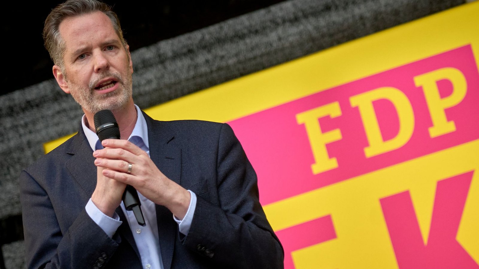 Nach dem Debakel bei den Landtagswahlen gibt der FDP-Bundesvorsitzende Christian Dürr sein Amt auf.Foto: Sascha Ditscher/dpa/Sascha Ditscher