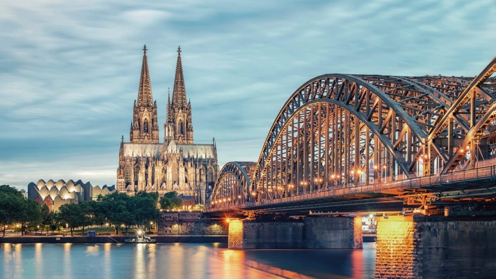 Die K-Pop-Band M.O.N.T. kommt nach Köln!Foto: Stockbym/ Shutterstock