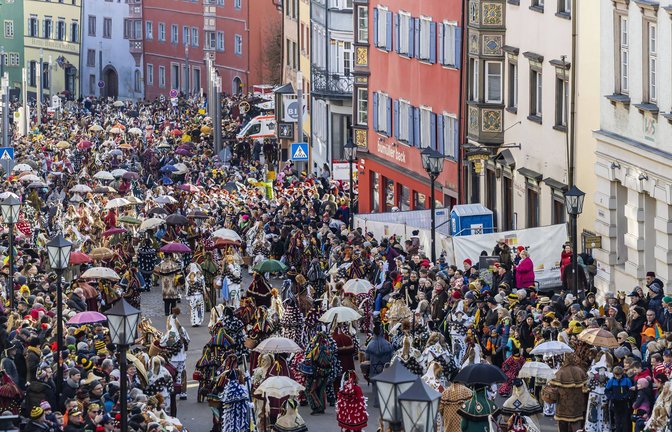 Ein Höhepunkt der schwäbisch-alemannischen Fasnet ist der Narrensprung in Rottweil  (Symbolbild).<span class='image-autor'>Foto: IMAGO/Arnulf Hettrich</span>