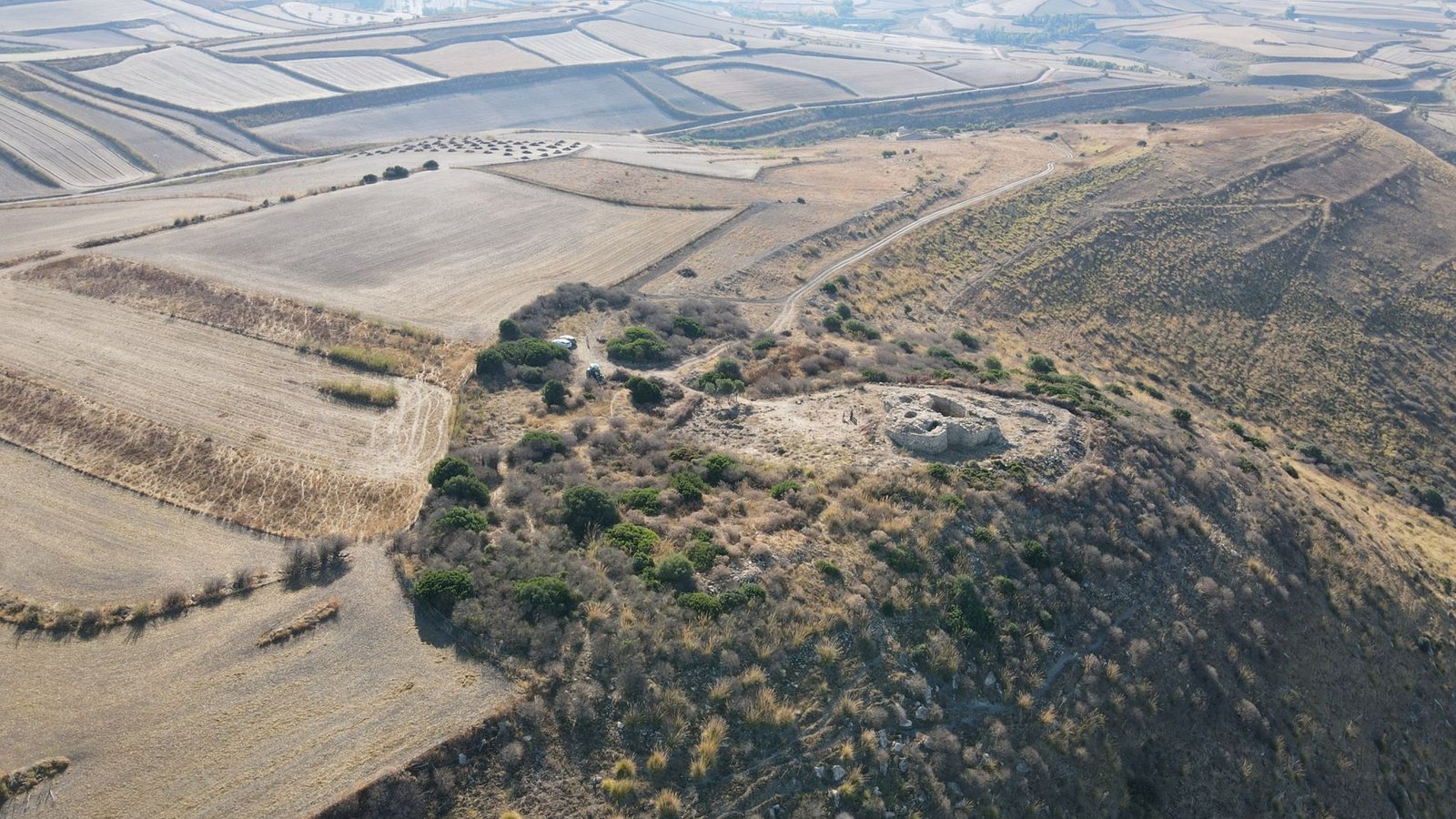 Luftaufnahme der Fundstätte Nuraghe Barru im zentral-südlichen Sardinien.Foto: Lars Heinze/Universität Tübingen