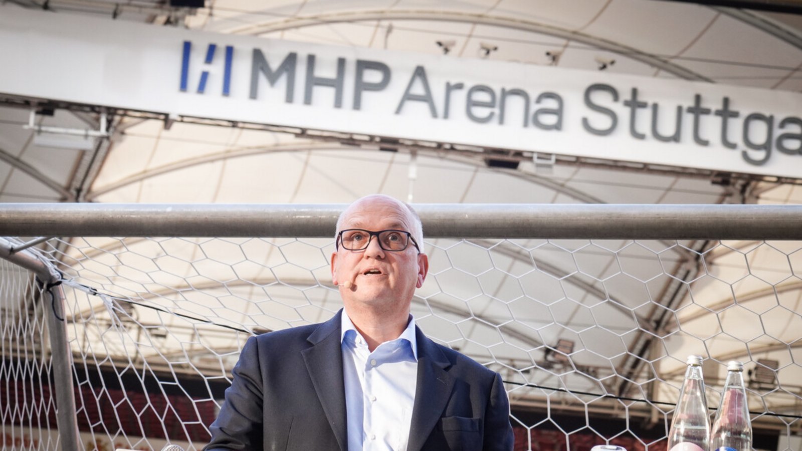 Harte Analyse: LBBW-Chef Rainer Neske bei seinem Auftritt beim Stuttgarter Wirtschaftsempfang in der MHP-Arena .Foto: Lichtgut/Ferdinando Iannone Harte Analyse: LBBW-Chef Rainer Neske bei seinem Auftritt beim Stuttgarter Wirtschaftsempfang in der MHP-Arena .Foto: Lichtgut/Ferdinando Iannone