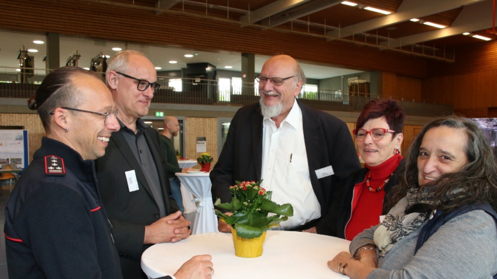 Aus Vaihingen sind gleich mehrere Vertreter und Vertreterinnen zu „Science goes Society“ nach Sersheim gekommen (von links): Feuerwehrkommandant Thomas Korz, Stadtplaner Norbert Geissel und die Gemeinderäte Peter Schimke (Die Linke), Anita Götz (SPD) und Elena Magdalena de la Fuente (BbV).