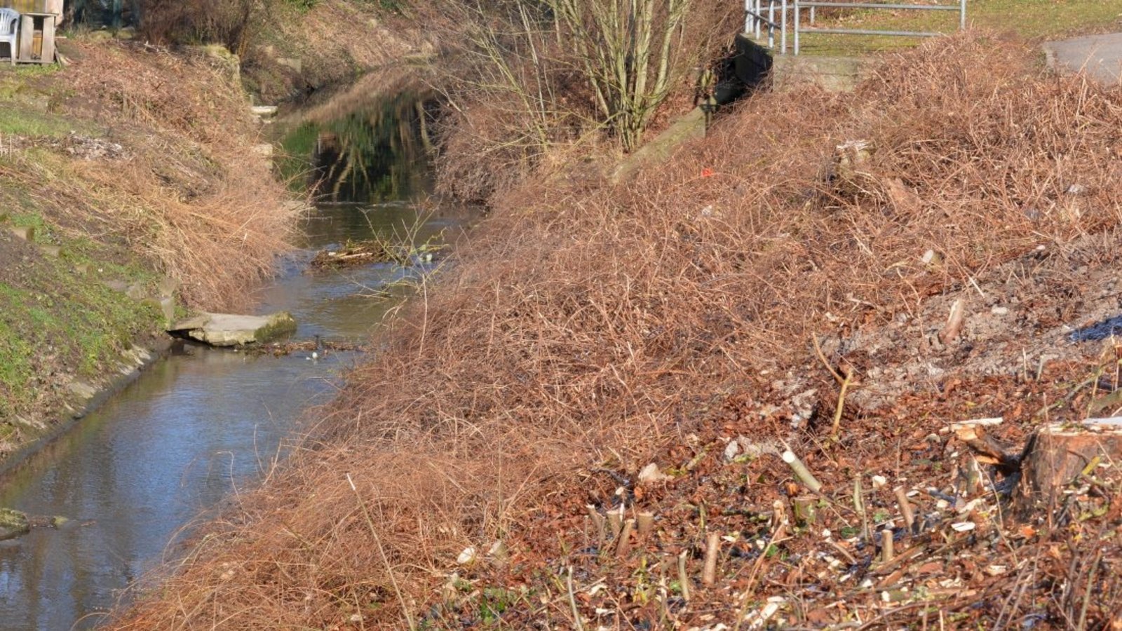 Der Hochwasserschutz wird Illingen verändern. Die ersten Maßnahmen sind sichtbar, hier die Schmie an der Vaihinger Straße Eingang Wilhelmstraße.  Foto: Stahlfeld