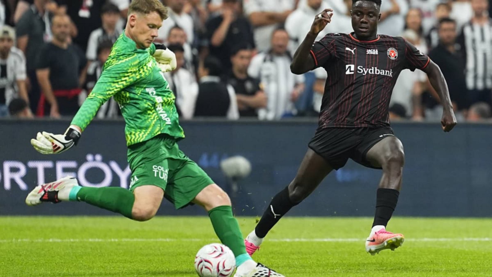 Alexander Nübel hat bei seinem Debüt für Besiktas Istanbul den Sieg festgehalten.IMAGO/Anadolu Agency Alexander Nübel hat bei seinem Debüt für Besiktas Istanbul den Sieg festgehalten.IMAGO/Anadolu Agency
