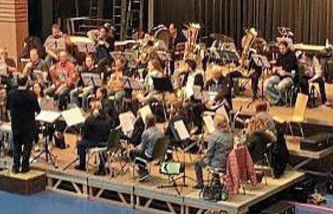 Das große Orchester des Musikvereins Sersheim bei der Arbeit.  Foto: p