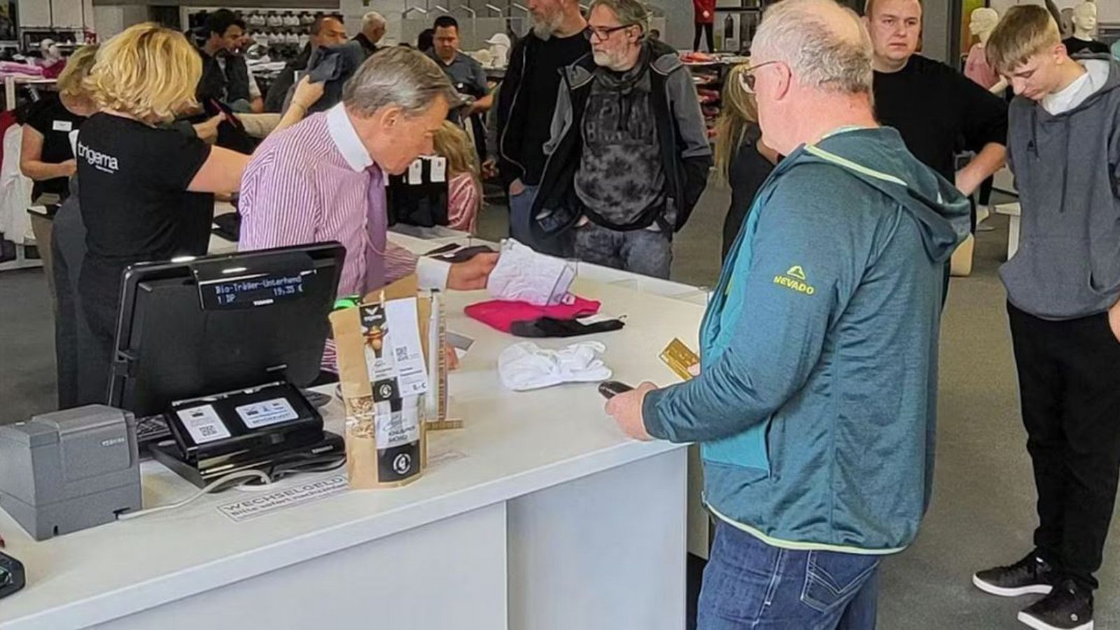 Wolfgang Grupp zeigte sich bei einem verkaufsoffenen Sonntag in einer Trigema-Filiale.Foto: Dennis Breisinger Wolfgang Grupp zeigte sich bei einem verkaufsoffenen Sonntag in einer Trigema-Filiale.Foto: Dennis Breisinger