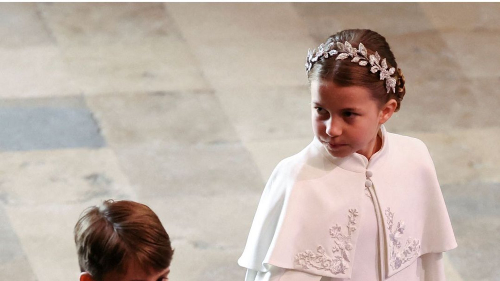 Bei der Krönung ihres Großvaters König Charles III. kümmerte sich Charlotte um ihren kleinen Bruder Louis.Foto: AFP/PHIL NOBLE