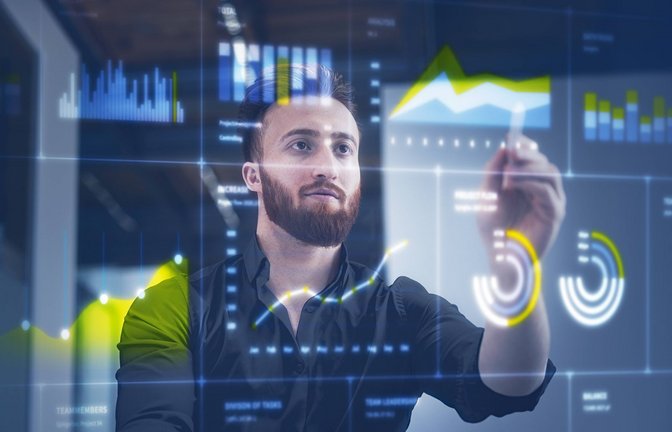 Fast jeder wird künftig im Job mit KI zu tun haben.<span class='image-autor'>Foto: Imago/Westend61/Christian Vorhofer</span>