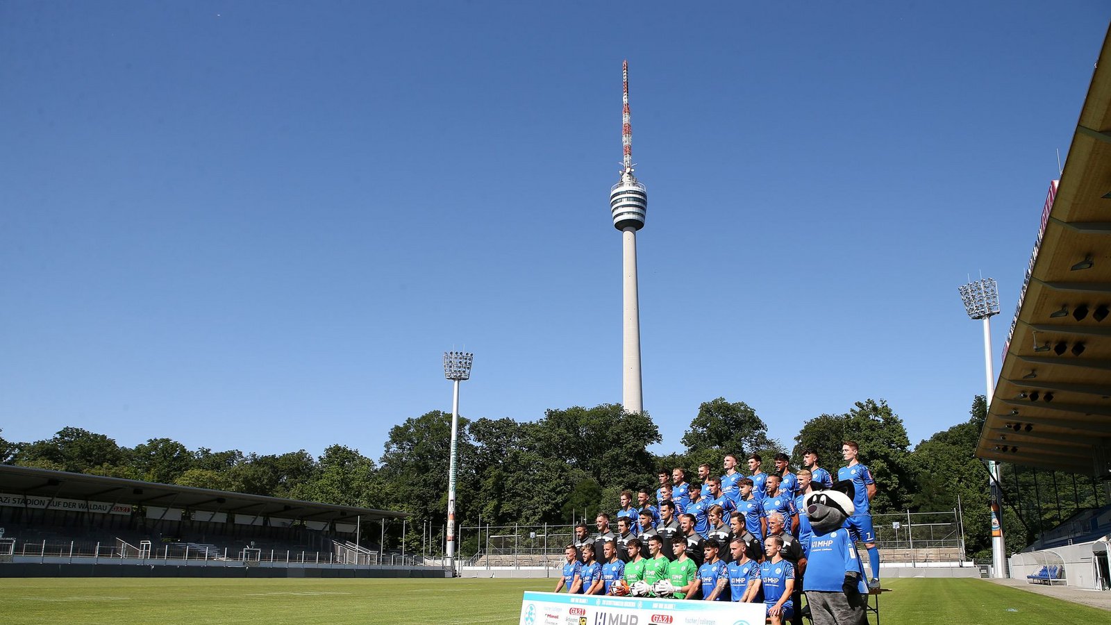 Das Kickers-Team unterm Fernsehturm.Foto: Pressefoto Baumann/Alexander Keppler
