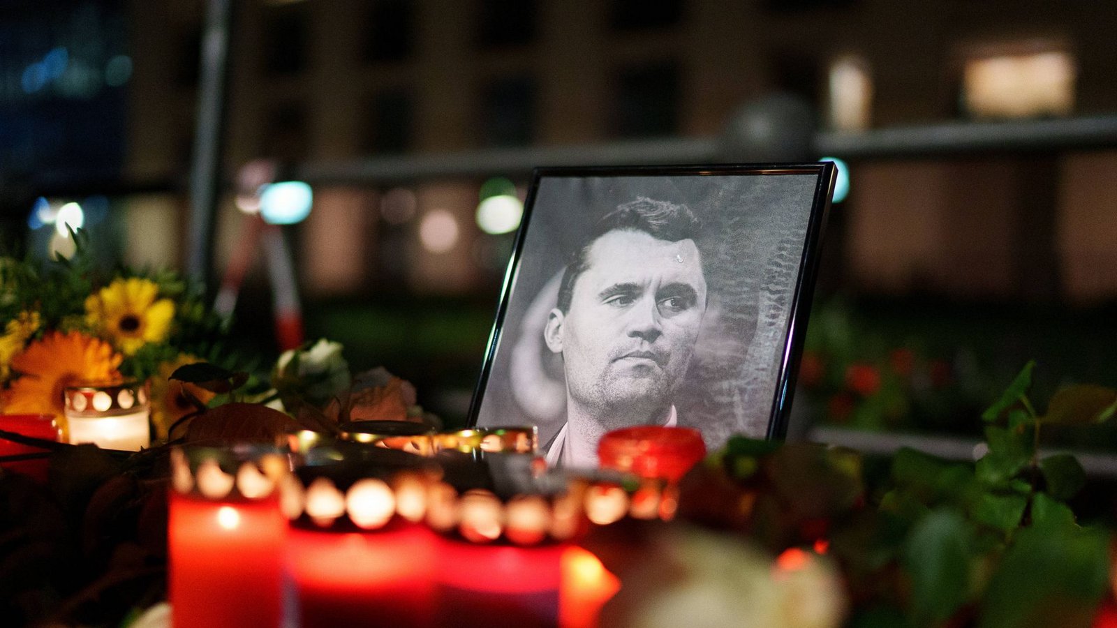 Trauer um den US-Aktivisten Charlie Kirk: Die Staatsanwaltschaft fordert die Todesstrafe für den mutmaßlichen Schützen.Foto: IMAGO/Anadolu Agency/IMAGO/Ilkin Eskipehlivan Trauer um den US-Aktivisten Charlie Kirk: Die Staatsanwaltschaft fordert die Todesstrafe für den mutmaßlichen Schützen.Foto: IMAGO/Anadolu Agency/IMAGO/Ilkin Eskipehlivan