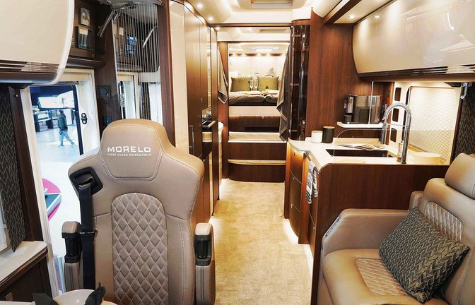Sieht aus wie eine Hotelsuite, ist aber eine Reisemobil des deutschen Herstellers Morelo.<span class='image-autor'>Foto: Andreas Rosar</span>