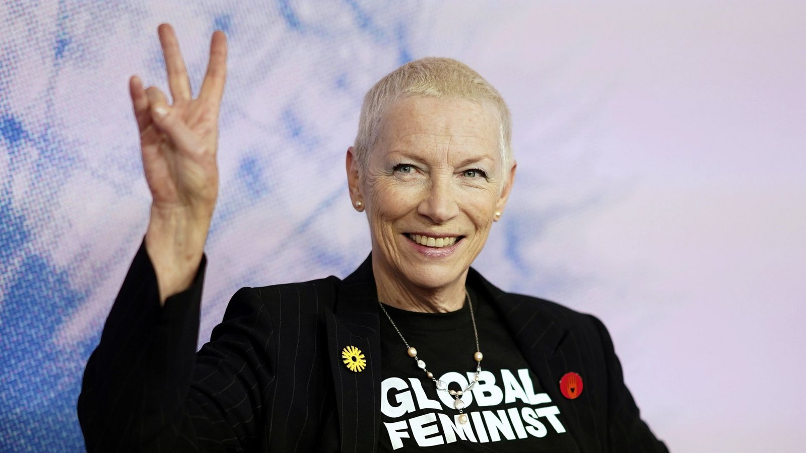 Eurythmics-Sängerin und Gründerin der Organisation „The Circle“, Annie Lennox, positionierte sich auch mit ihrem Outfit feministisch. Sie war Co-Host der Awards.Foto: dpa/Jordan Strauss Eurythmics-Sängerin und Gründerin der Organisation „The Circle“, Annie Lennox, positionierte sich auch mit ihrem Outfit feministisch. Sie war Co-Host der Awards.Foto: dpa/Jordan Strauss