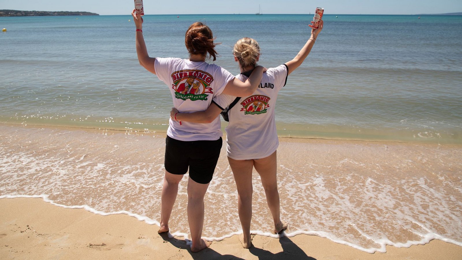 Sehnsucht nach Sonne, Strand und Urlaub auf der Insel.Foto: Clara Margais/dpa Sehnsucht nach Sonne, Strand und Urlaub auf der Insel.Foto: Clara Margais/dpa