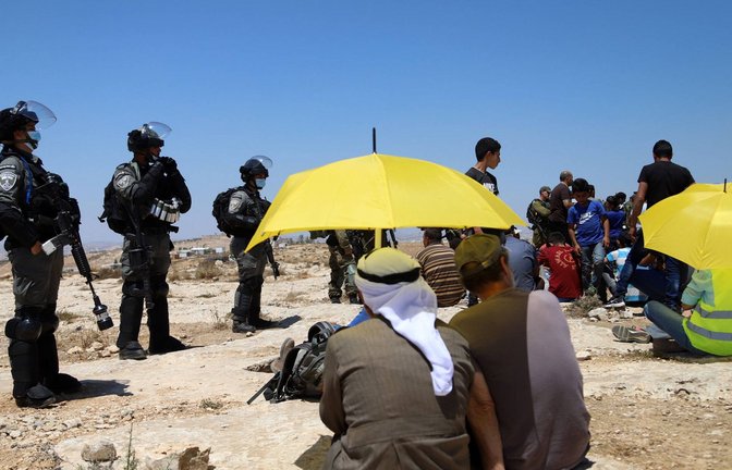 Auf dem Foto zu sehen sind Proteste gegen die israelische Siedlungspolitik. Im Westjordanland protestierten am Mittwoch zahlreiche Menschen gegen die Einführung der Todesstrafe für Palästinenser (Archvi).<span class='image-autor'>Foto: imago images/ZUMA Wire/Ihab Alami via www.imago-images.de</span>