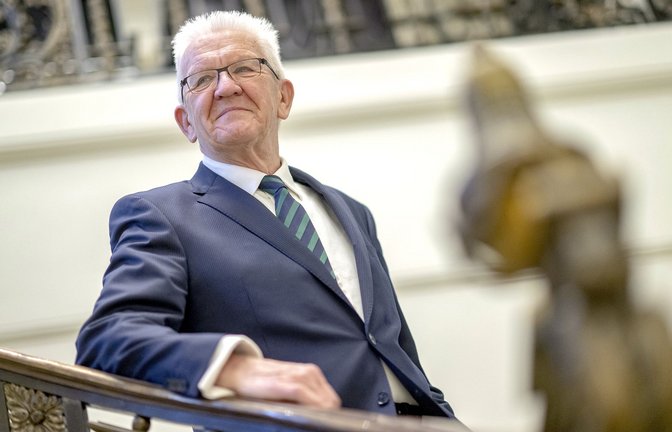 Wer vor Privathäusern demonstriert, überschreitet eine rote Linie, findet Ministerpräsident Winfried Kretschmann.<span class='image-autor'>Foto: dpa//arijan Murat</span>