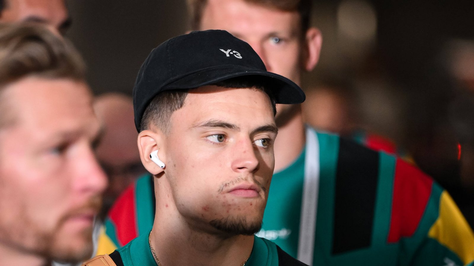 Florian Wirtz geht in einer Fragerunde auf seine Vorliebe für normale Kartoffeln ein.Foto: IMAGO / Ulmer/Teamfoto