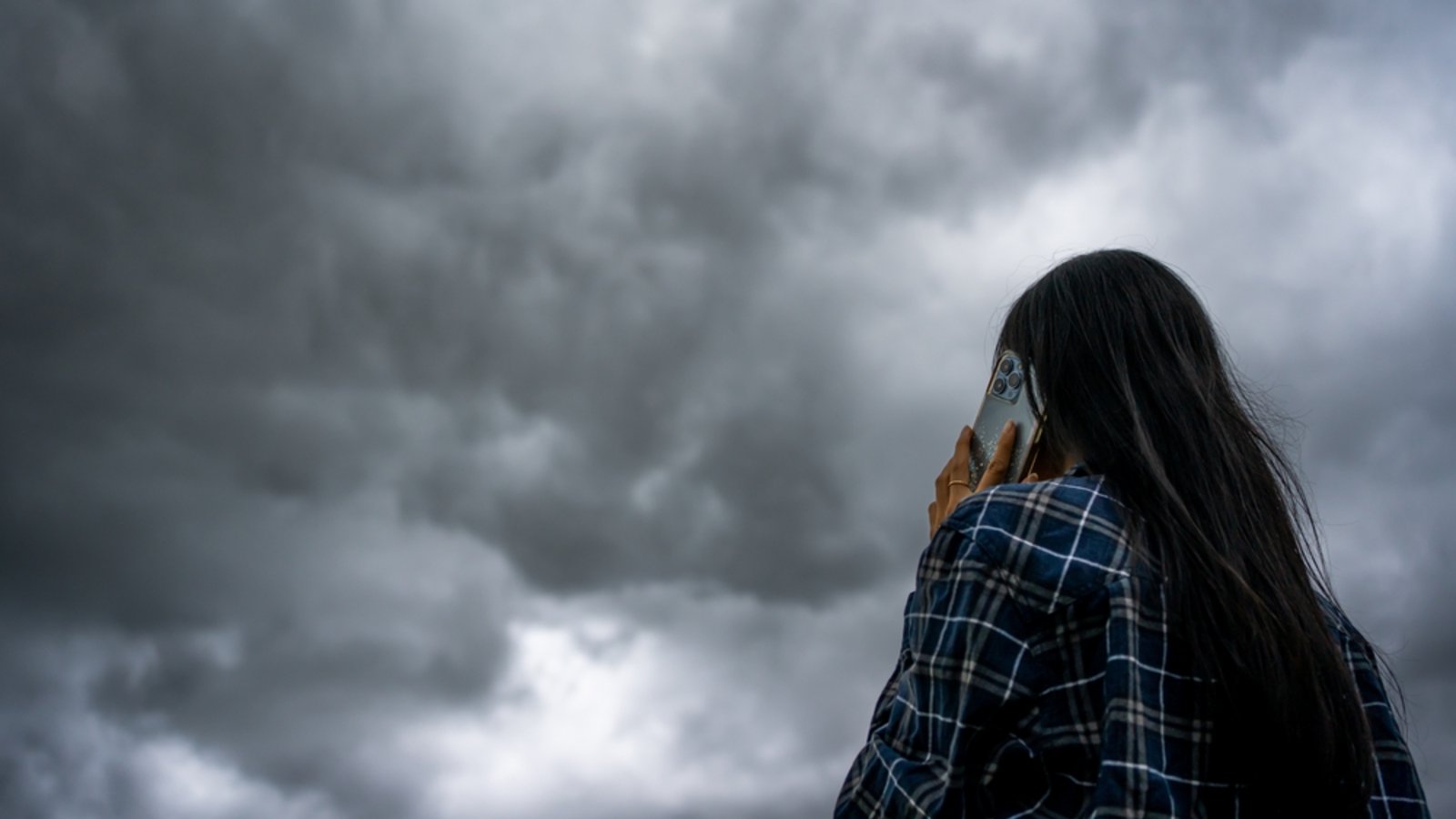 Sollte man das Telefonat jetzt beenden?Foto: Kikujiarm / shutterstock.com Sollte man das Telefonat jetzt beenden?Foto: Kikujiarm / shutterstock.com
