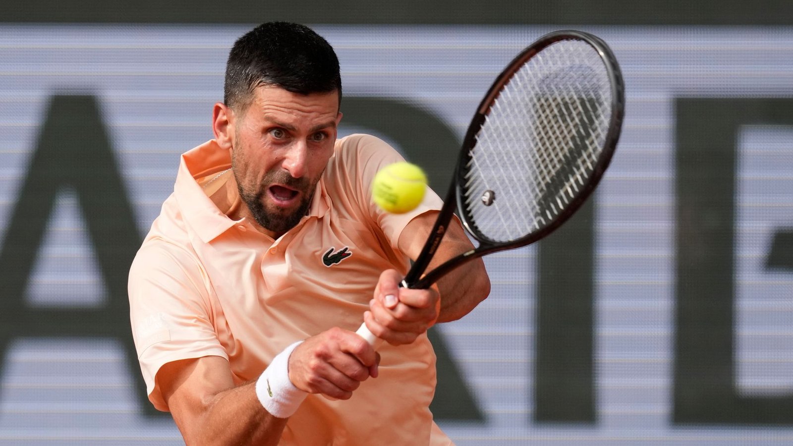 Novak Djokovic musste in seinem Drittrundenmatch bei den French Open hart kämpfen.Foto: Christophe Ena/AP/dpa Novak Djokovic musste in seinem Drittrundenmatch bei den French Open hart kämpfen.Foto: Christophe Ena/AP/dpa