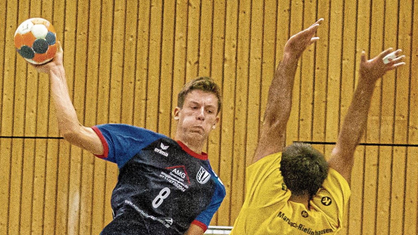 Till Stadelmann (links) war mit acht Treffern erfolgreichster Torschütze des TSV Oberriexingen gegen die HSG Marbach/Rielingshausen. Foto: Bürkle Till Stadelmann (links) war mit acht Treffern erfolgreichster Torschütze des TSV Oberriexingen gegen die HSG Marbach/Rielingshausen. Foto: Bürkle