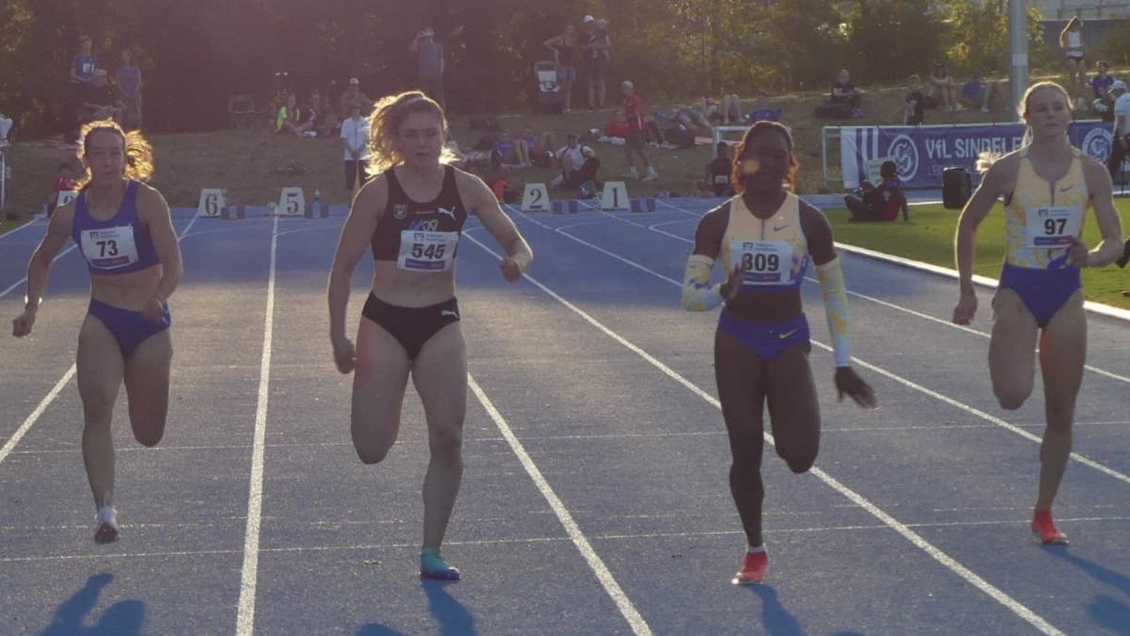 Chelsea Kadiri (2. v.re.) vom&nbsp;Sprintteam Wetzlar war über die 100 Meter nicht zu schlagen.Holger Schmidt