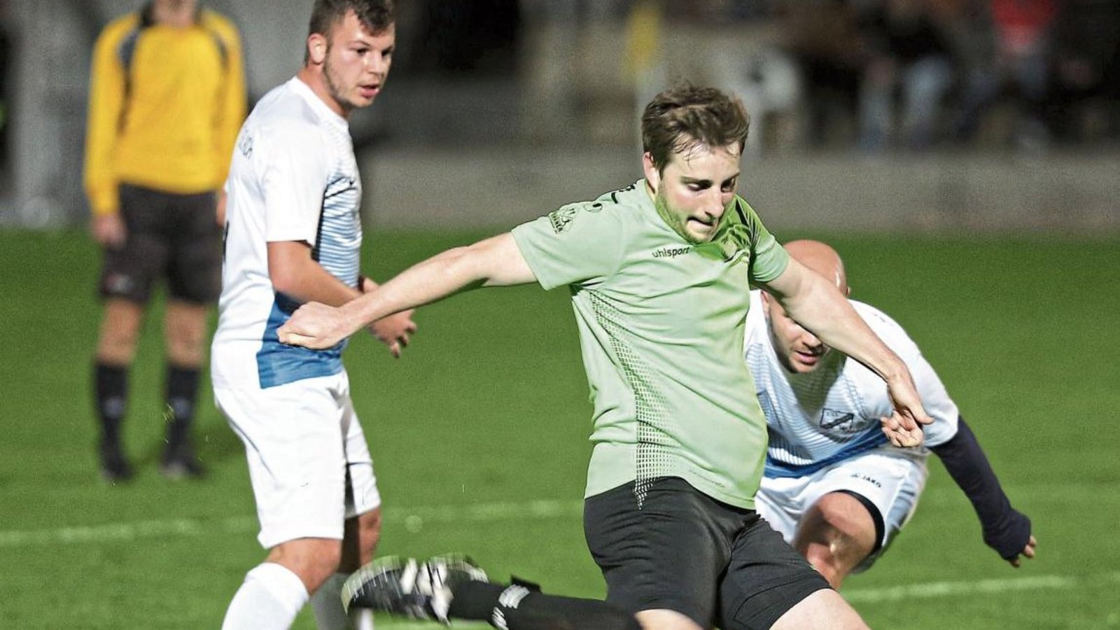 Johannes Wizemann nimmt Maß, doch es reicht nicht – der TSV Nussdorf verliert sein Nachholspiel gegen Häfnerhaslach mit 2:3. Foto: Küppers Johannes Wizemann nimmt Maß, doch es reicht nicht – der TSV Nussdorf verliert sein Nachholspiel gegen Häfnerhaslach mit 2:3. Foto: Küppers