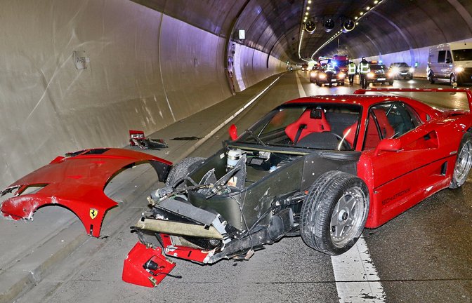 Auf mehrere Hunderttausend Euro schätzt die Polizei den bei dem Unfall am Sonntagmorgen entstandenen Schaden.  <span class='image-autor'>Foto: KS-Images.de/Andreas Rometsch</span>