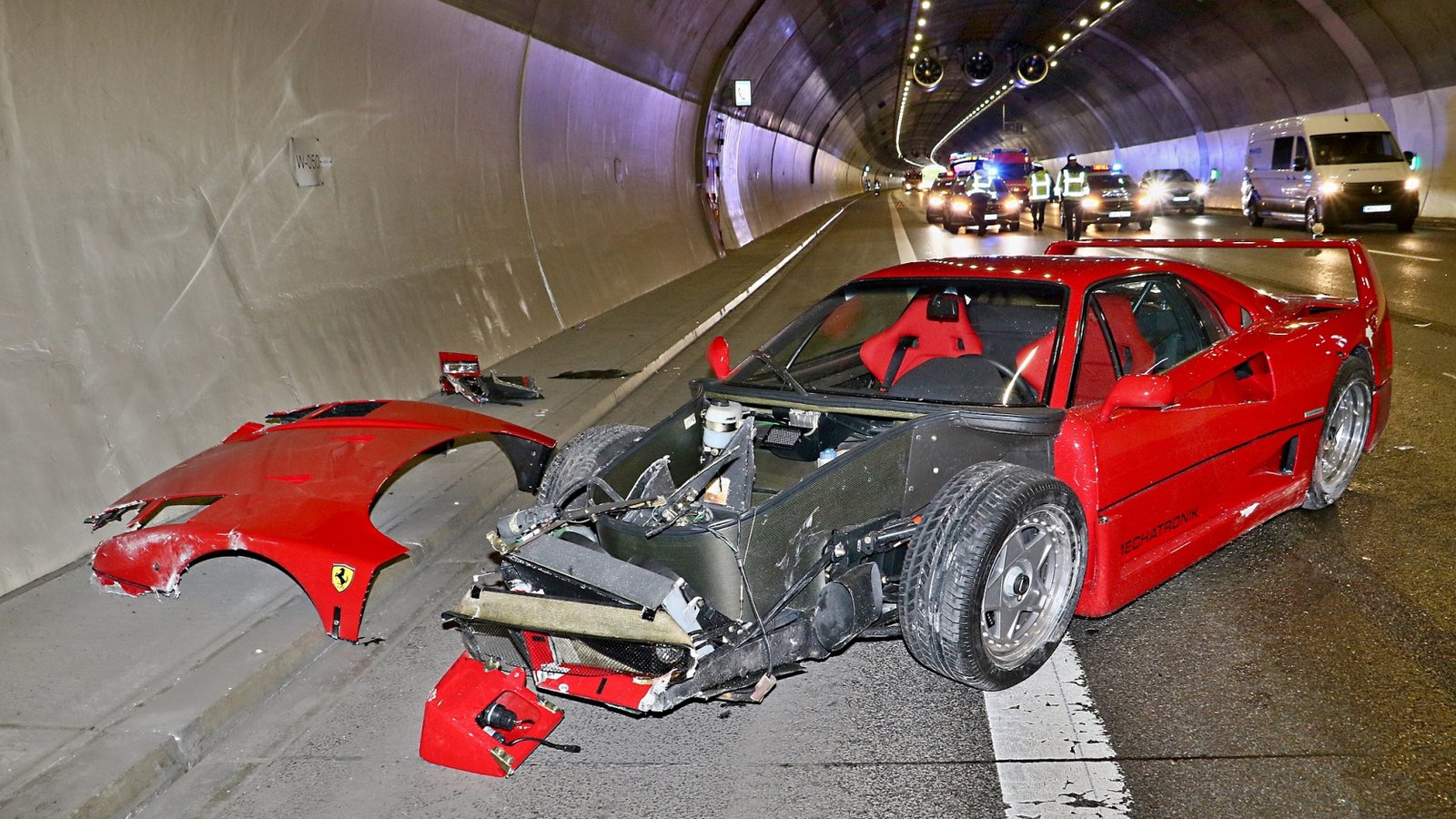 Auf mehrere Hunderttausend Euro schätzt die Polizei den bei dem Unfall am Sonntagmorgen entstandenen Schaden. Foto: KS-Images.de/Andreas Rometsch Auf mehrere Hunderttausend Euro schätzt die Polizei den bei dem Unfall am Sonntagmorgen entstandenen Schaden. Foto: KS-Images.de/Andreas Rometsch
