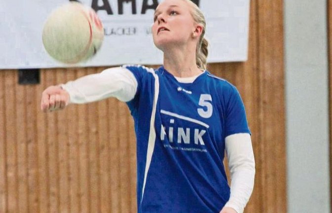 Nachdem Zuspielerin Natalie Lochmahr etwas nach vorne gezogen wird, haben die Vaihingerinnen die anfänglichen Probleme gegen den SV Tannheim im Griff. Foto: Archiv/Nachreiner
