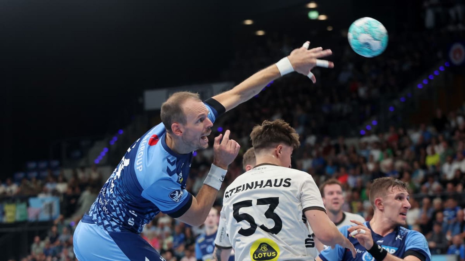 Kai Häfner war gleich im ersten Saisonspiel wieder bester Werfer des TVB Stuttgart, verwarf aber auch drei Siebenmeter.Baumann